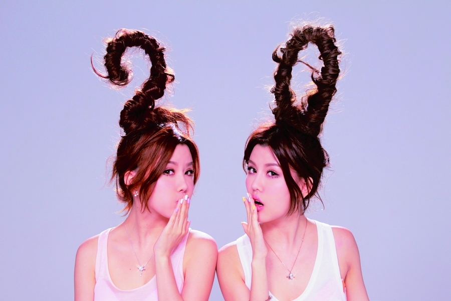 “白”氏雙胞胎女子BY2性感寫真 Miko、Yumi